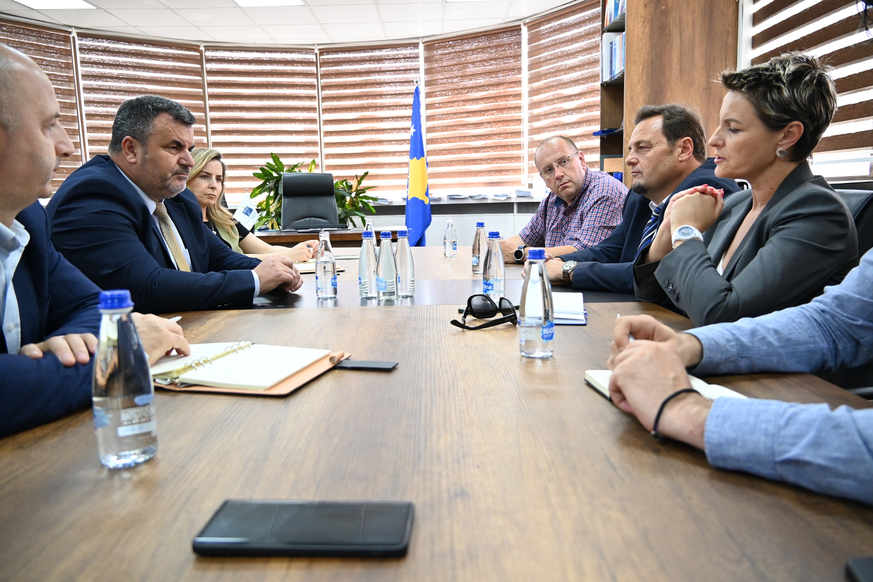 nvo-acdc-i-unmik-predali-ombudsmanu-dokument-o-proceni-ljudskih-prava