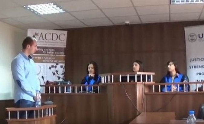 snimak-simulacije-sudenja-koja-je-organizovana-kao-zavrsni-dogadaj-u-okviru-usaid-ovog-projekta-jacanja-pravosuda-podrzanog-od-strane-usaid-a-i-milenium-dpi-a